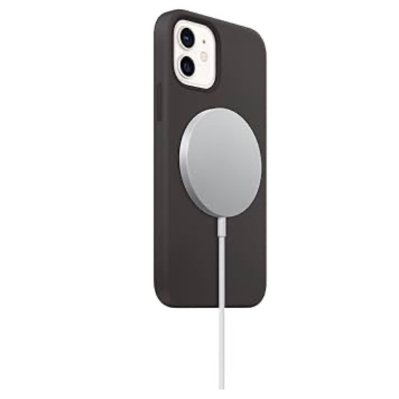 Apple White USB-C Wireless Charger - Picture 4 of 10